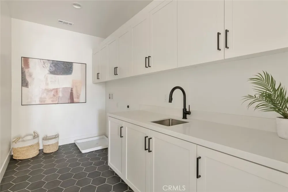 187 E Palm Street E Altadena, CA 91001