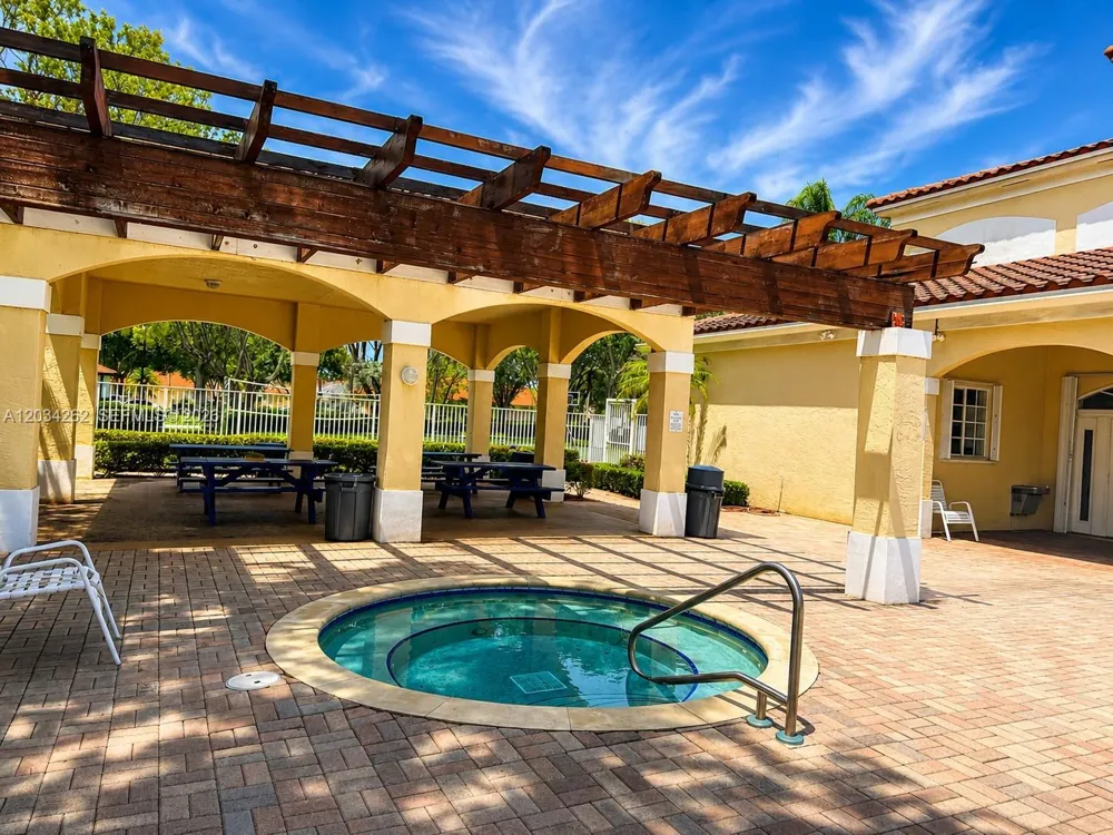 6530 Sandpiper Dr Coconut Creek, FL 33073