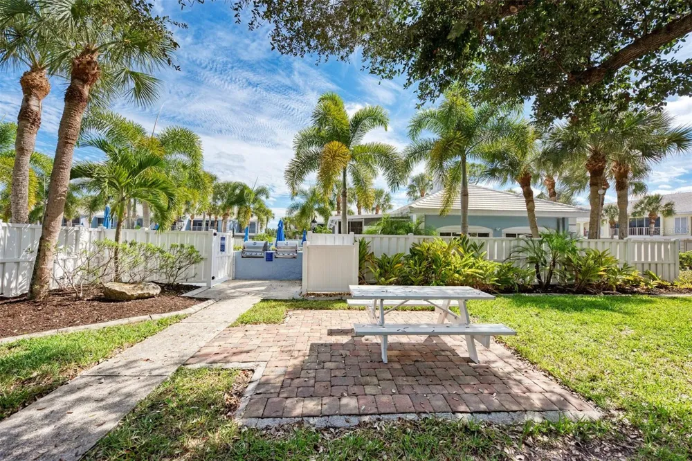 433 CERROMAR LANE #341 Venice, FL 34293