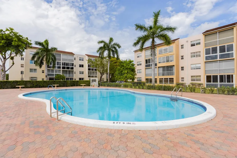 2811 Somerset Drive #412 Lauderdale Lakes, FL 33311