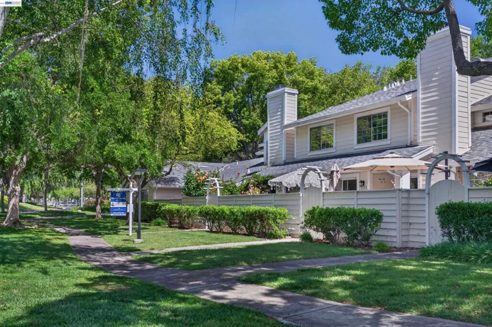 7483 Stonedale Dr Pleasanton, CA 94588