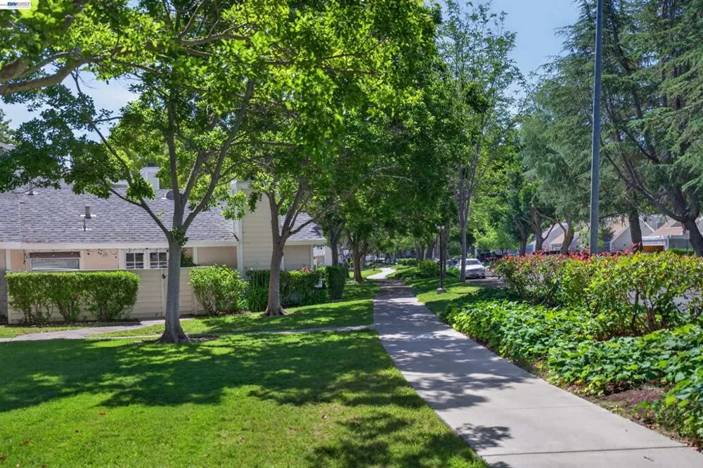 7483 Stonedale Dr Pleasanton, CA 94588