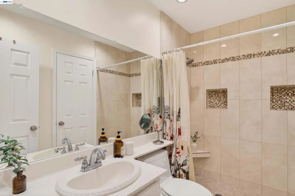 7483 Stonedale Dr Pleasanton, CA 94588