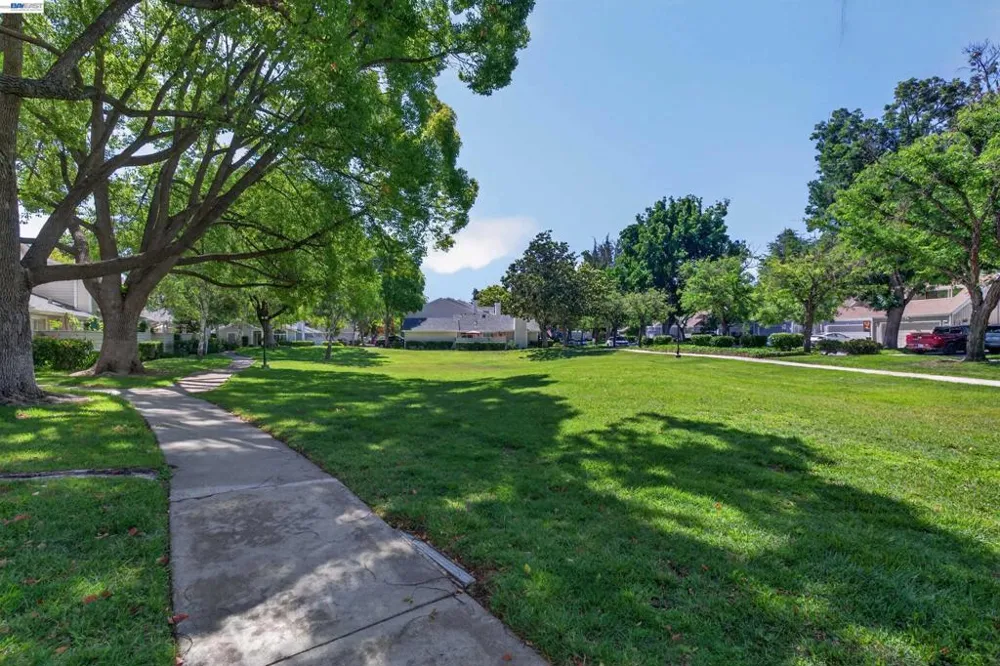 7483 Stonedale Dr Pleasanton, CA 94588