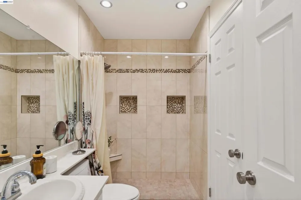 7483 Stonedale Dr Pleasanton, CA 94588