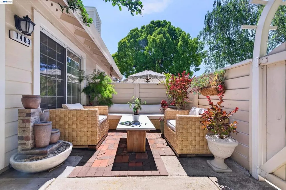 7483 Stonedale Dr Pleasanton, CA 94588