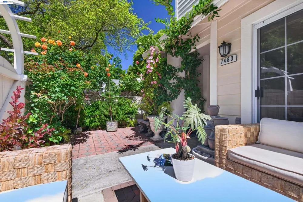 7483 Stonedale Dr Pleasanton, CA 94588