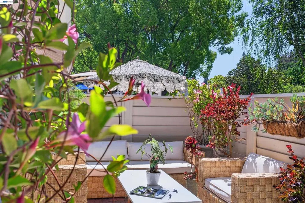 7483 Stonedale Dr Pleasanton, CA 94588
