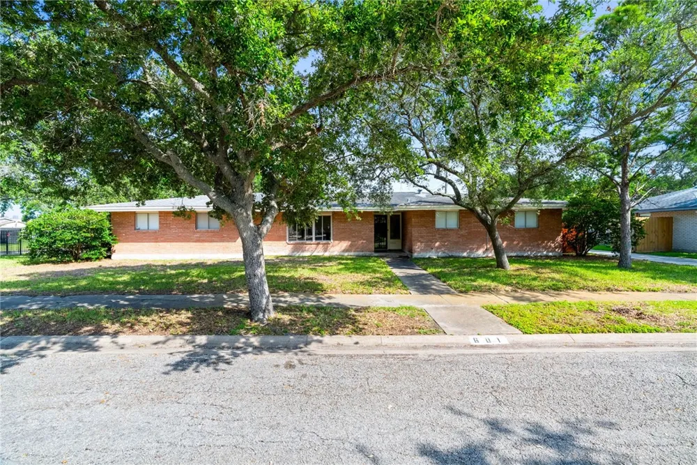 601 Moray Place Corpus Christi, TX 78411