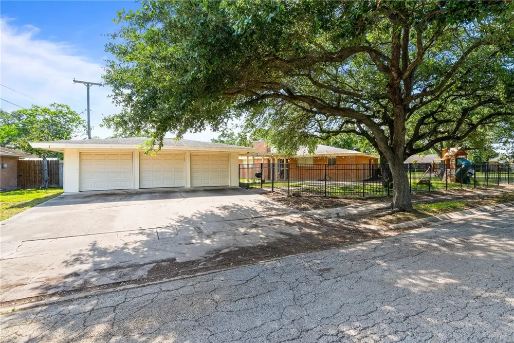 601 Moray Place Corpus Christi, TX 78411