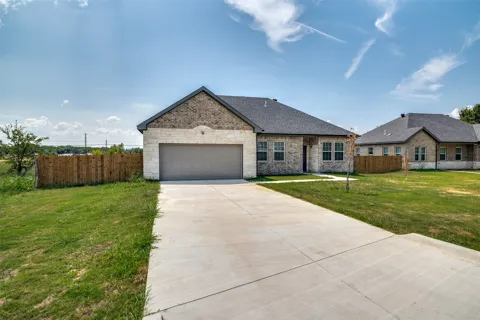 705 Lakeland Drive
