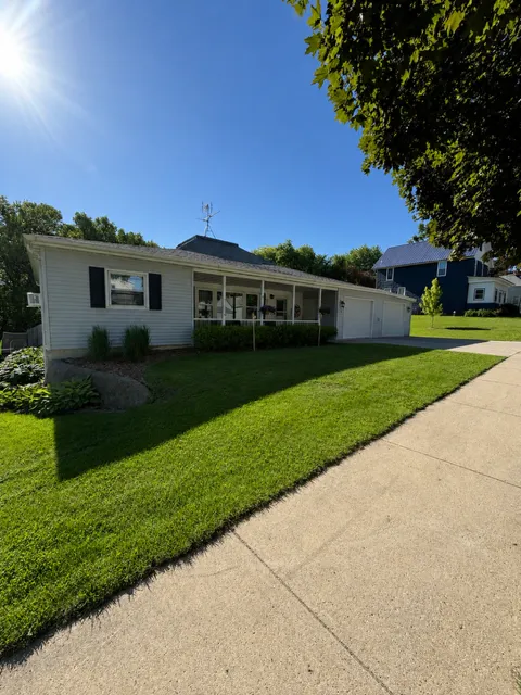 109 S Griffin Street Lakefield, MN 56150