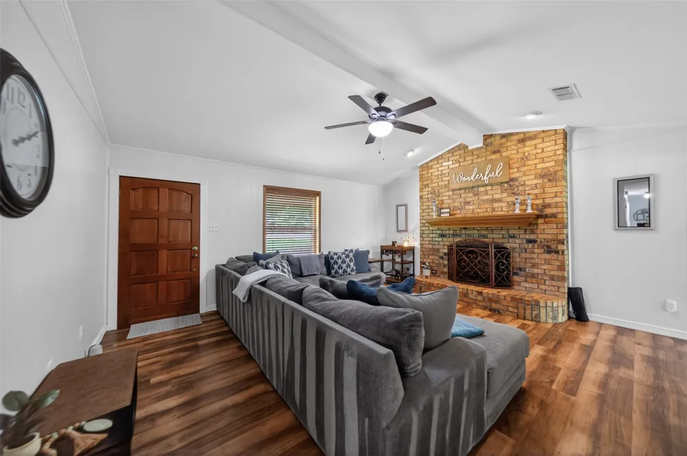 709 S Oak Street Van, TX 75790