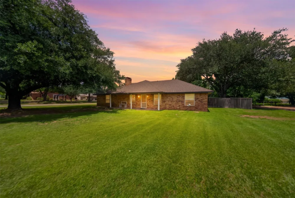 709 S Oak Street Van, TX 75790