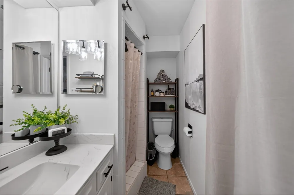 709 S Oak Street Van, TX 75790