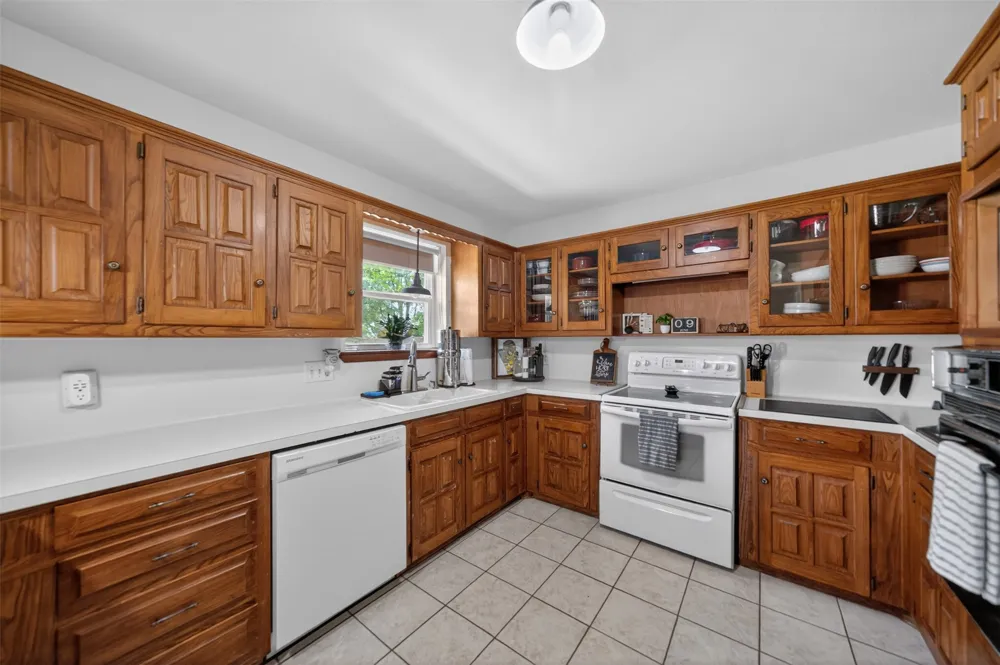 709 S Oak Street Van, TX 75790