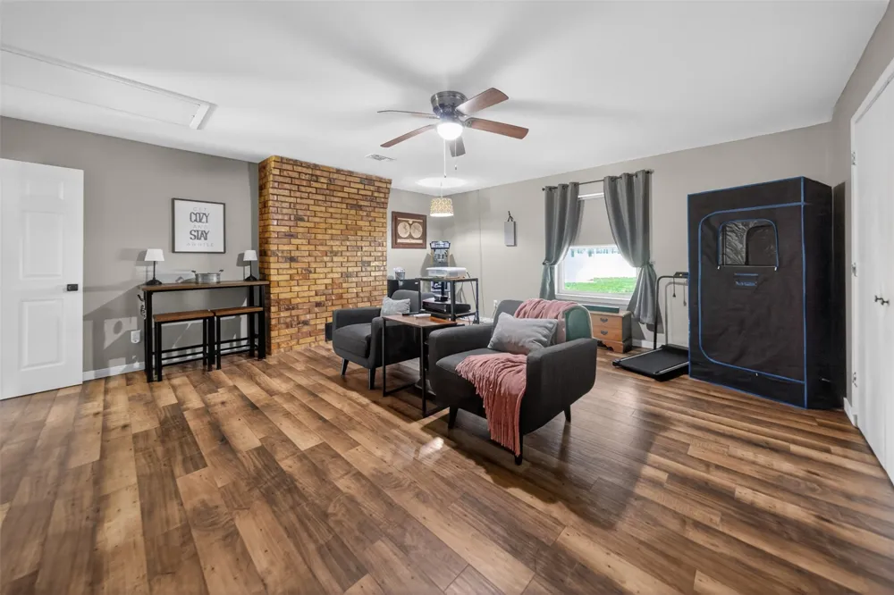 709 S Oak Street Van, TX 75790