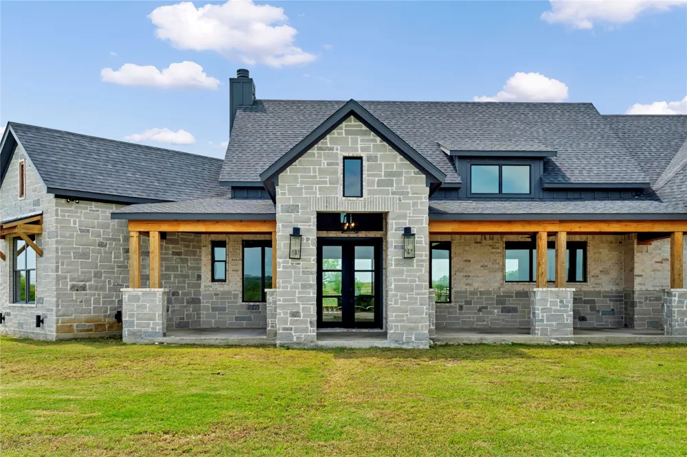 3763 County Road 1110 Rio Vista, TX 76093