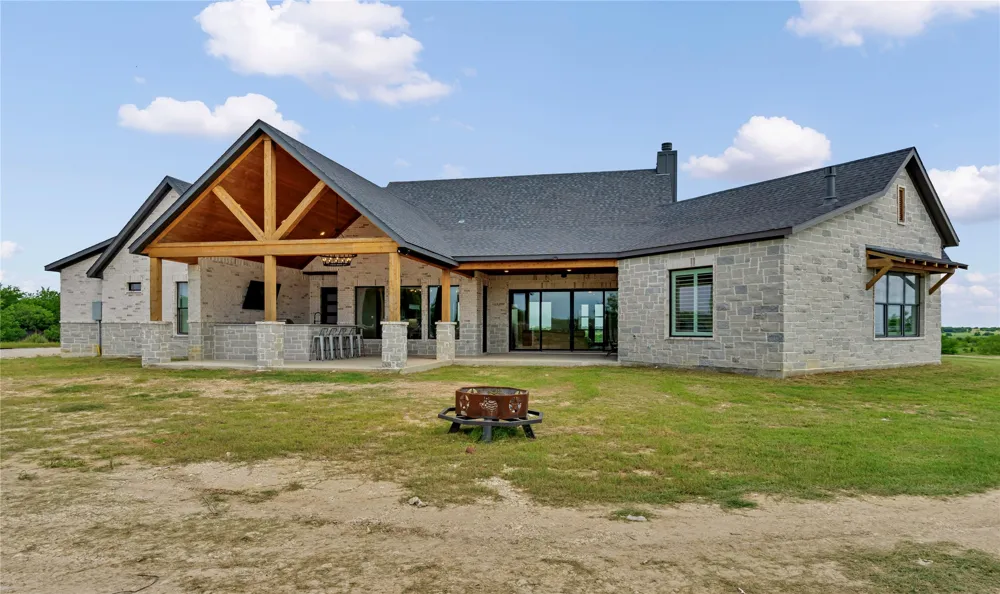 3763 County Road 1110 Rio Vista, TX 76093