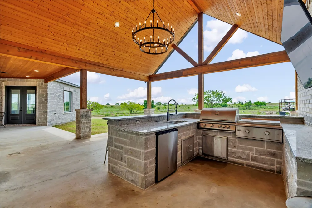 3763 County Road 1110 Rio Vista, TX 76093