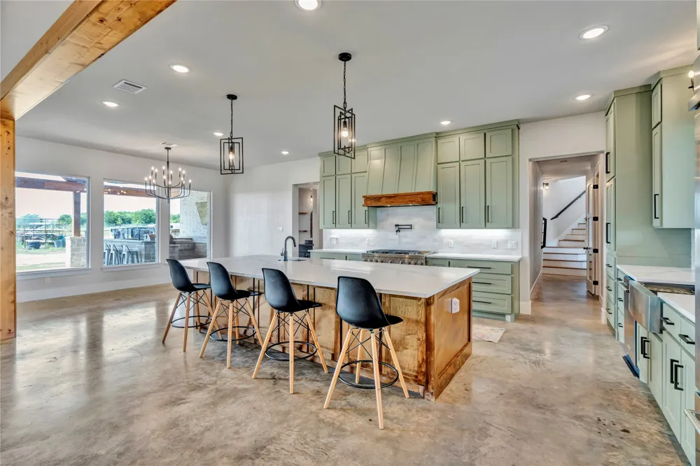 3763 County Road 1110 Rio Vista, TX 76093