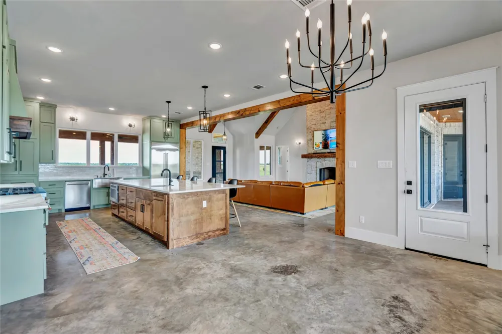 3763 County Road 1110 Rio Vista, TX 76093