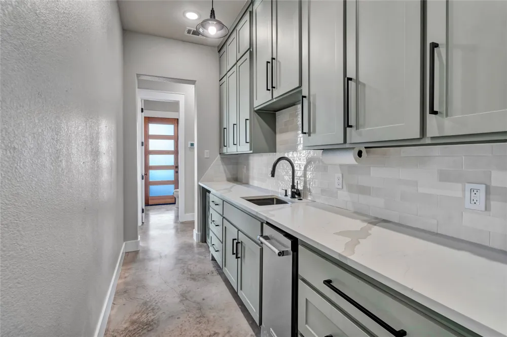 3763 County Road 1110 Rio Vista, TX 76093