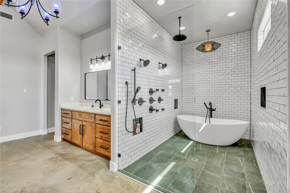 3763 County Road 1110 Rio Vista, TX 76093