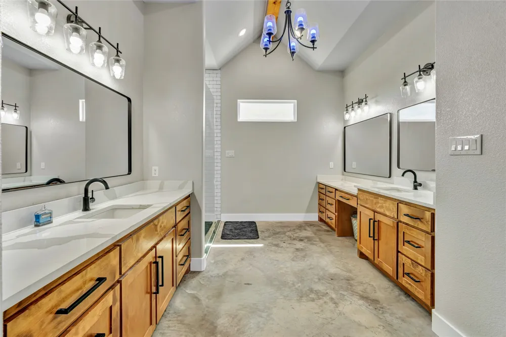 3763 County Road 1110 Rio Vista, TX 76093