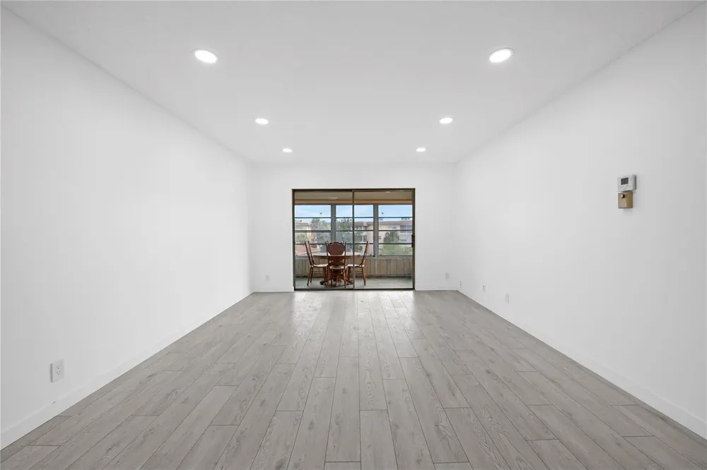 5031 W Oakland Park Boulevard #309 Lauderdale Lakes, FL 33313