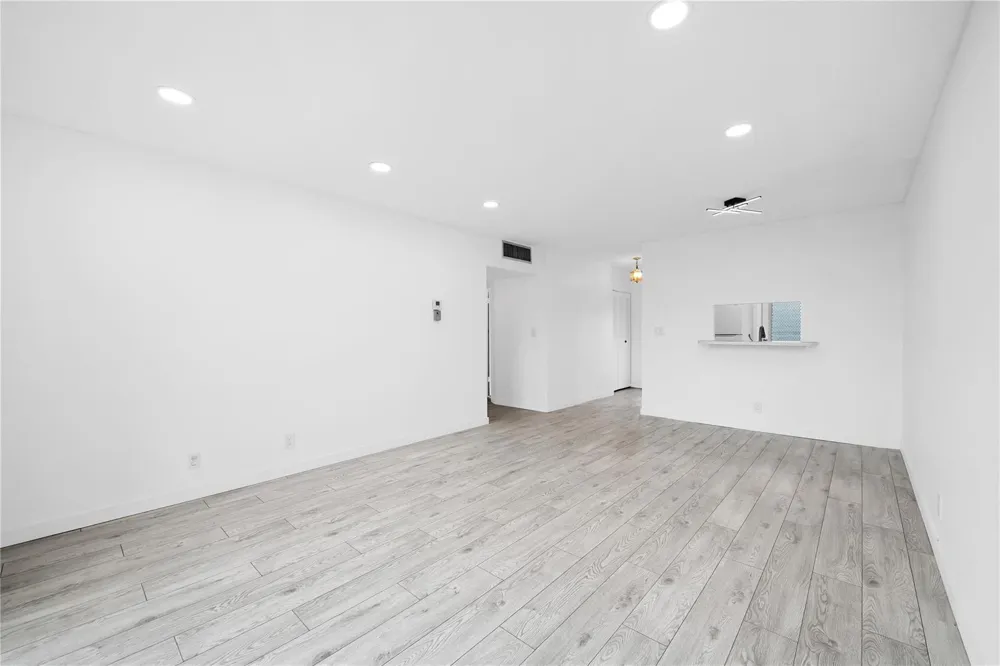5031 W Oakland Park Boulevard #309 Lauderdale Lakes, FL 33313
