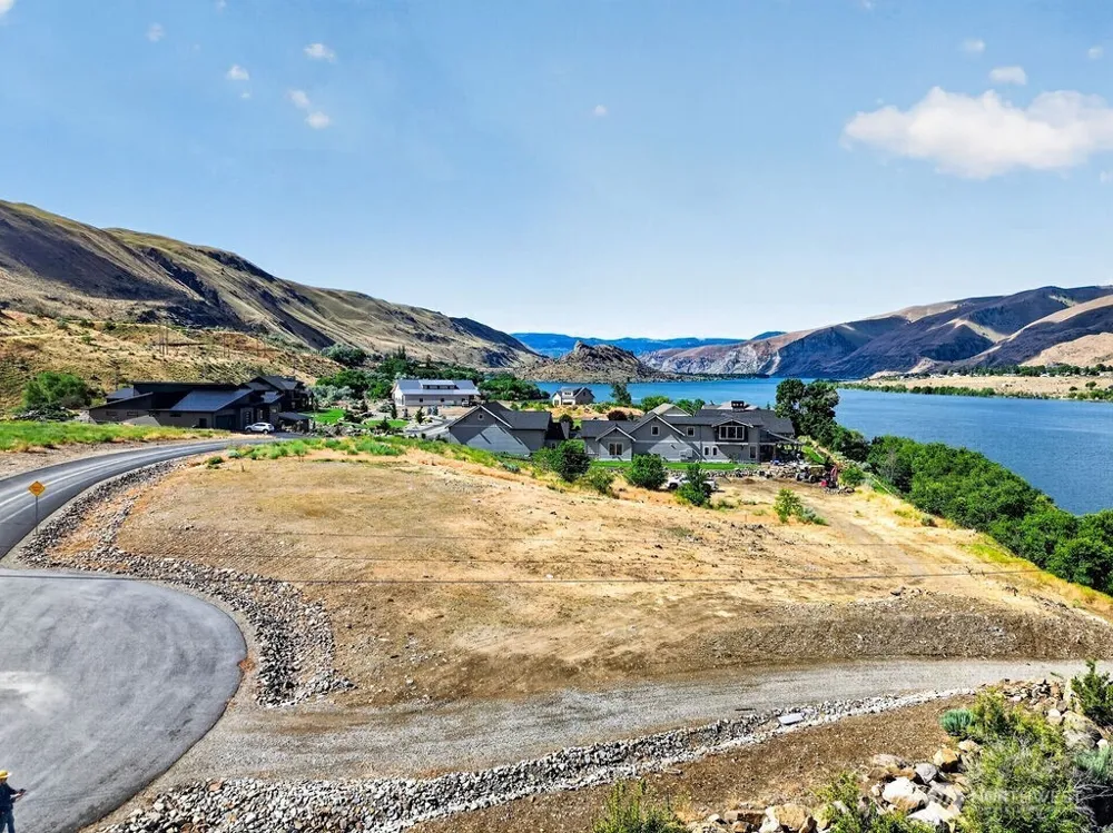 44 Shore Drive East Wenatchee, WA 98802