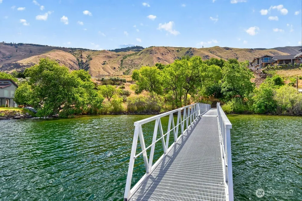 44 Shore Drive East Wenatchee, WA 98802