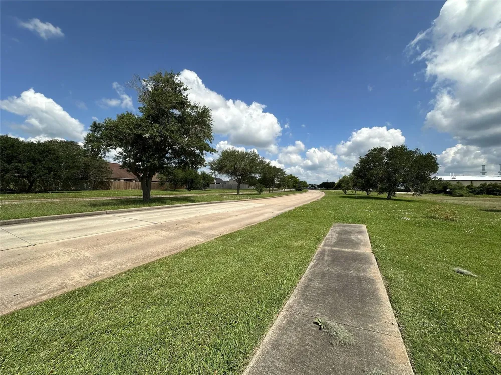 230 Lake Road Lake Jackson, TX 77566