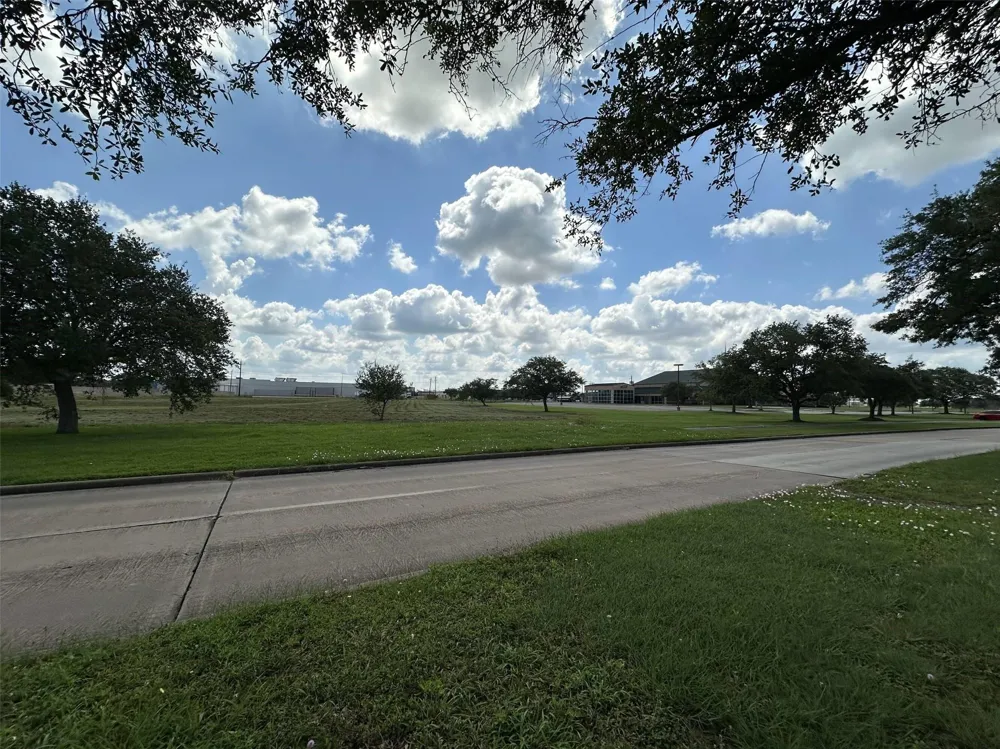 230 Lake Road Lake Jackson, TX 77566