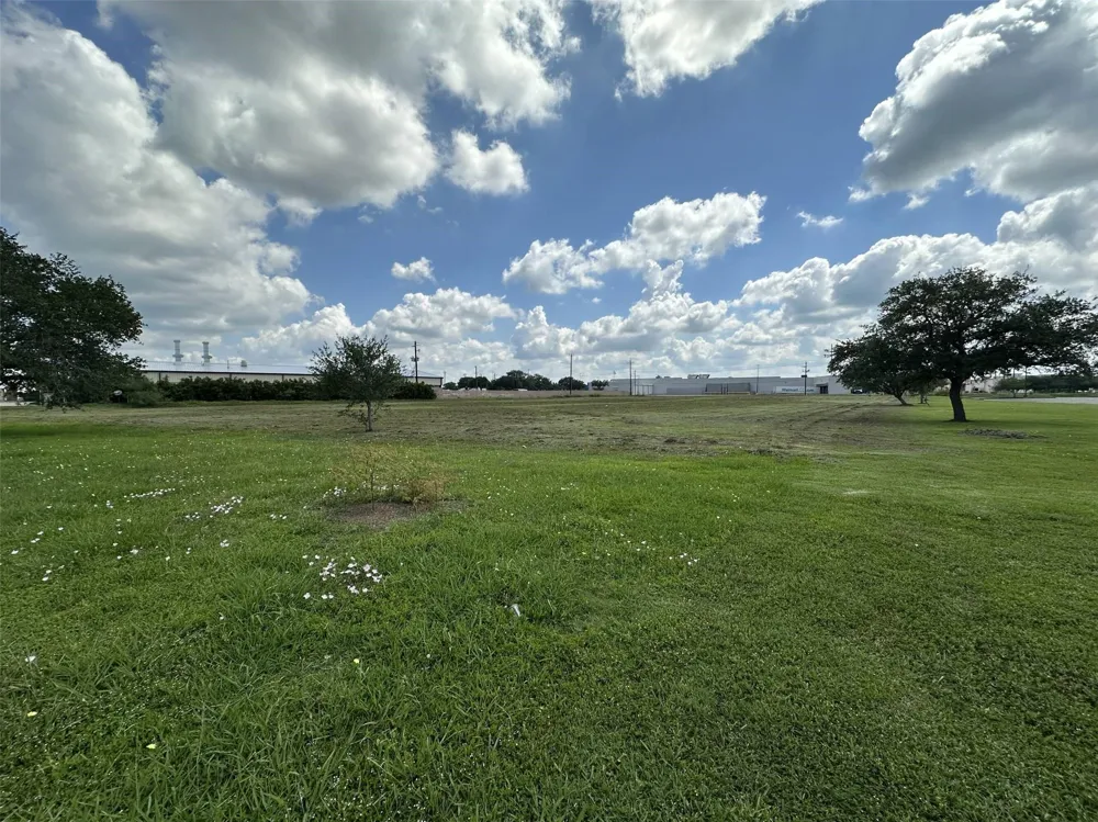 230 Lake Road Lake Jackson, TX 77566