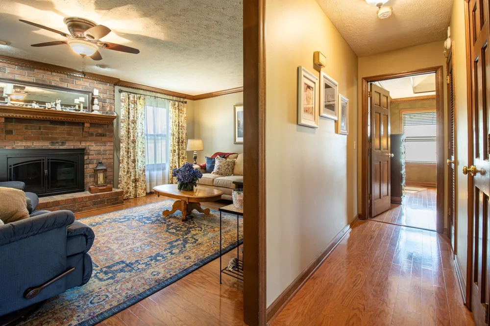 1420 Cantrell Dr Cottontown, TN 37048