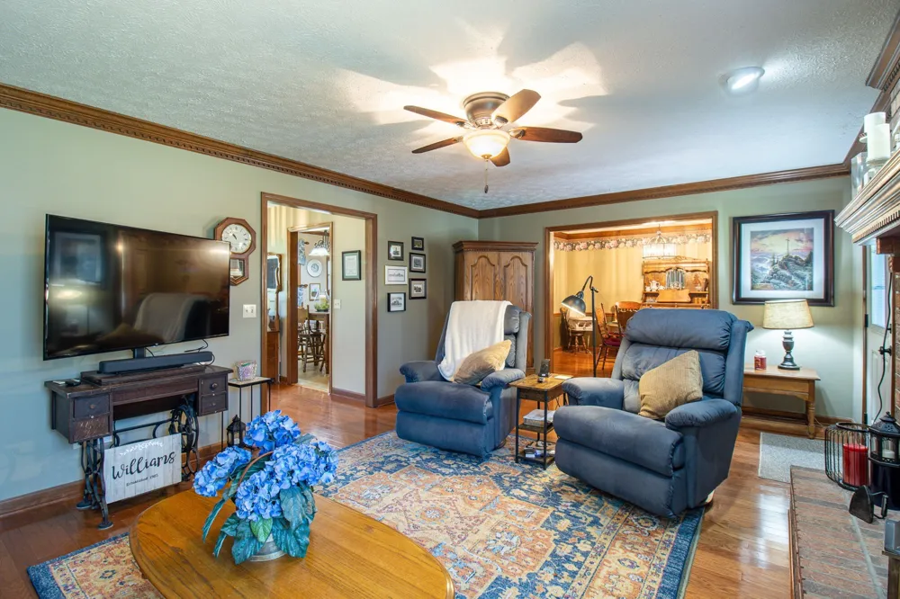 1420 Cantrell Dr Cottontown, TN 37048