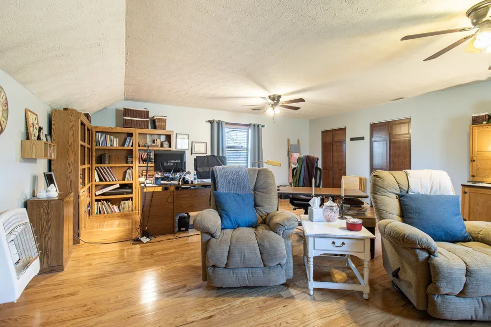 1420 Cantrell Dr Cottontown, TN 37048