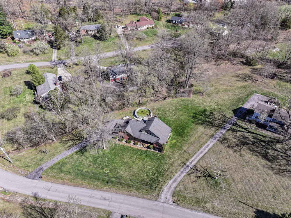 1420 Cantrell Dr Cottontown, TN 37048