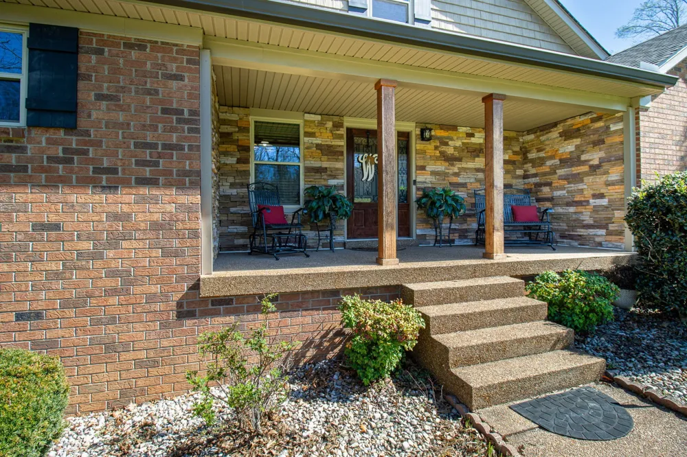 1420 Cantrell Dr Cottontown, TN 37048