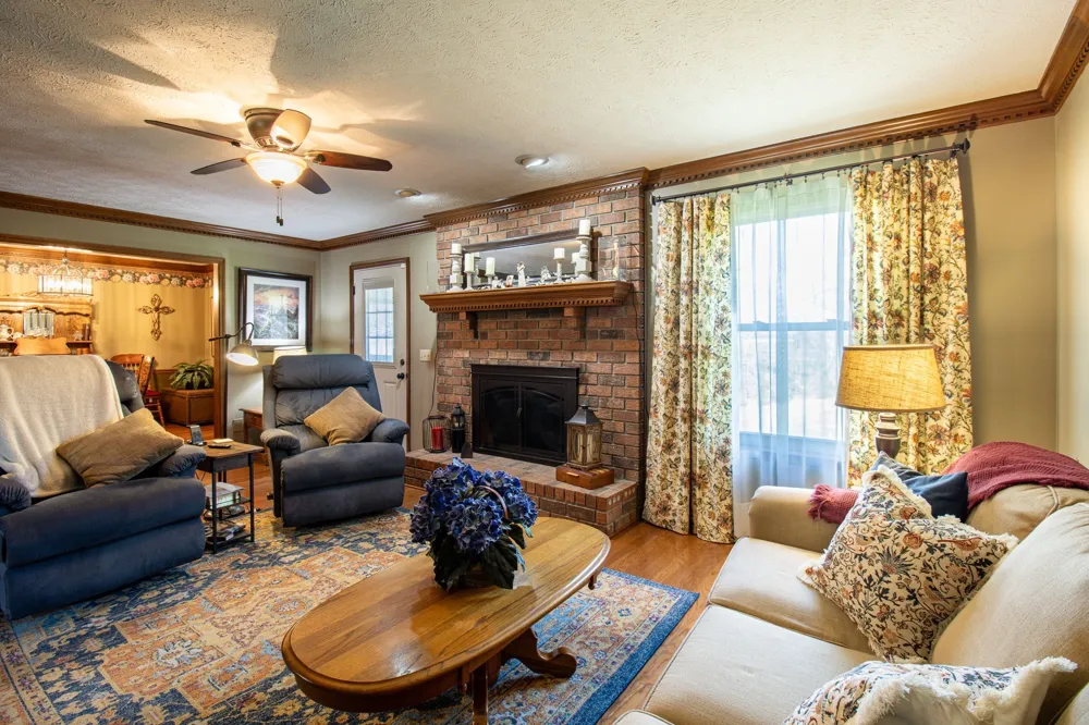 1420 Cantrell Dr Cottontown, TN 37048
