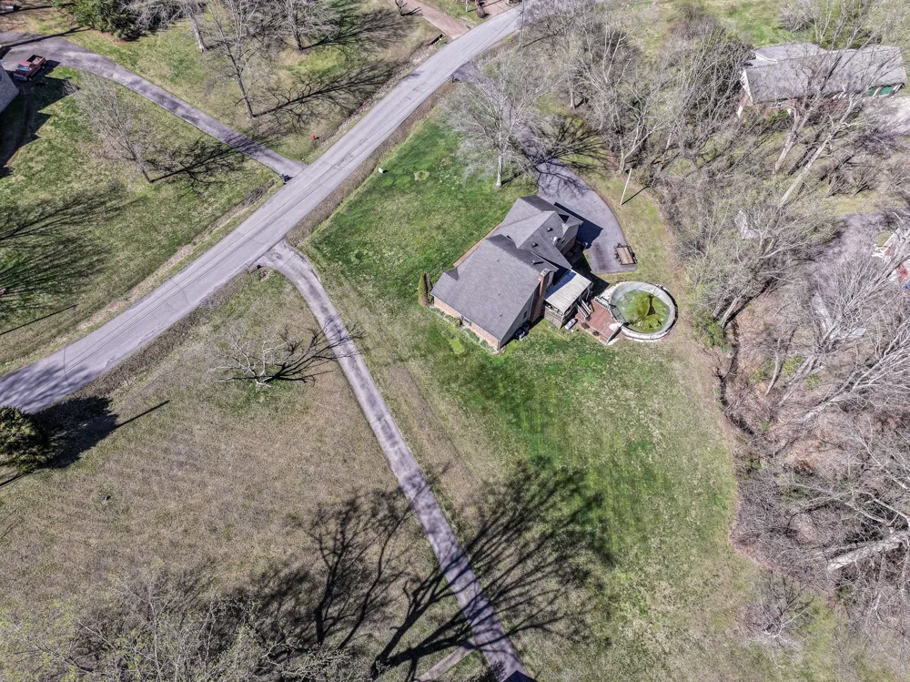1420 Cantrell Dr Cottontown, TN 37048