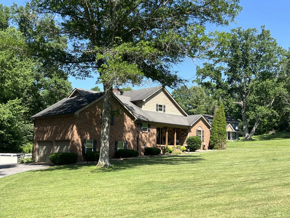 1420 Cantrell Dr Cottontown, TN 37048