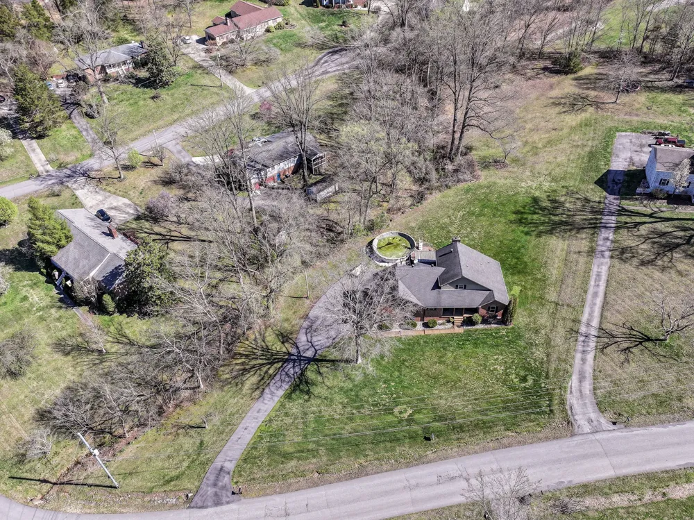 1420 Cantrell Dr Cottontown, TN 37048