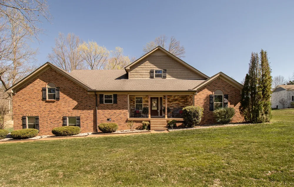 1420 Cantrell Dr Cottontown, TN 37048
