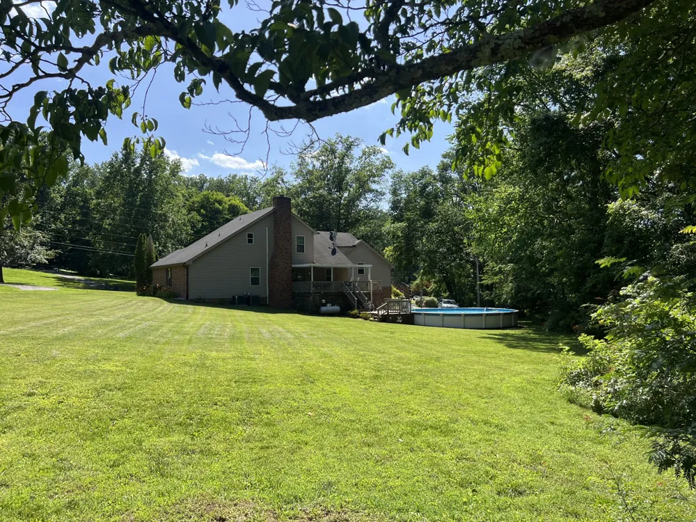 1420 Cantrell Dr Cottontown, TN 37048