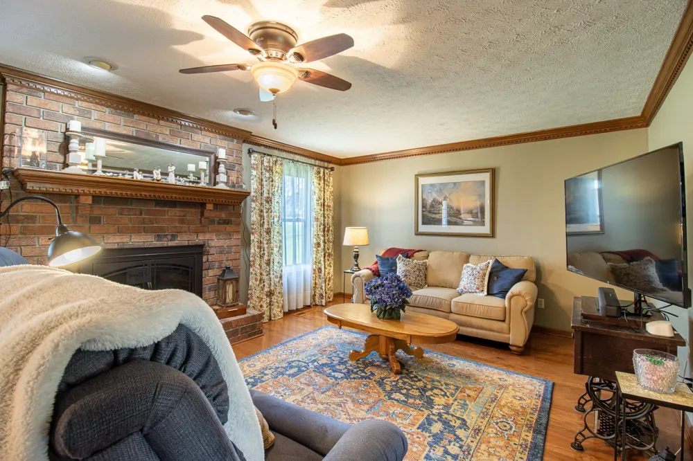 1420 Cantrell Dr Cottontown, TN 37048