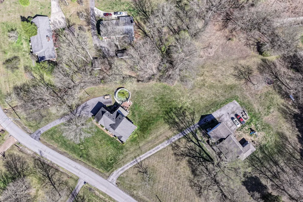 1420 Cantrell Dr Cottontown, TN 37048