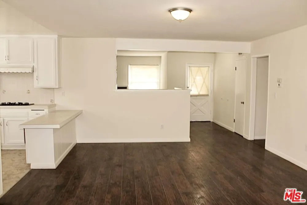 20158 Gresham Street Winnetka, CA 91306